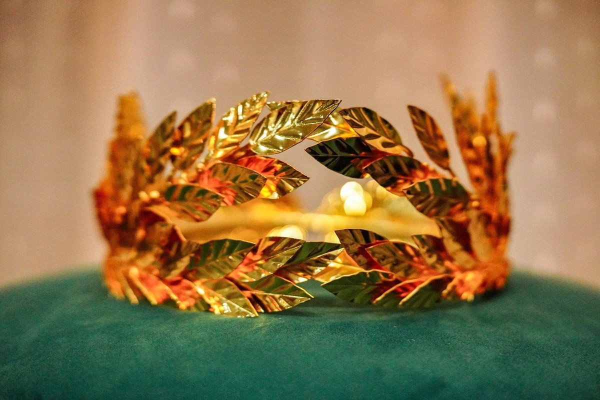 Vòng nguyệt quế Chung kết Olympia 24 do nhà thiết kế Đỗ Vân Trí chế tác.