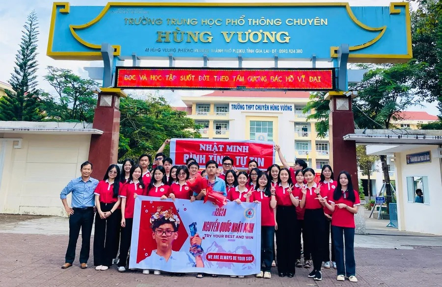 Nhà leo núi Nhật Minh đã sẵn sàng chinh phục trận Chung kết năm. Nhà leo núi Nhật Minh đã sẵn sàng chinh phục trận Chung kết năm.