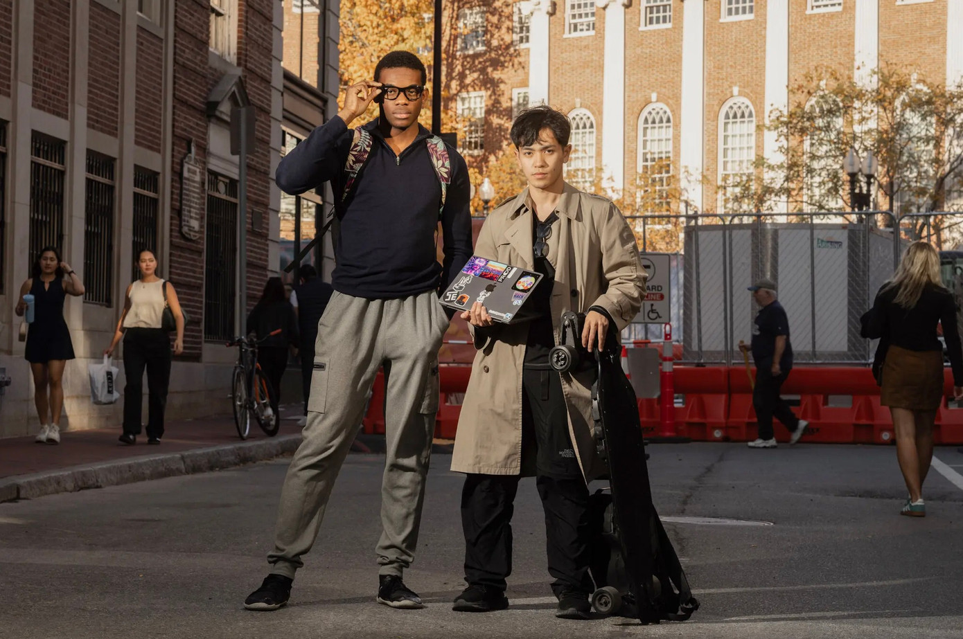 An Phú lại tiếp tục chứng minh danh hiệu "con nhà người ta" khi xuất hiện trên The New York Times để chia sẻ về phát minh mới. Ảnh: The New York Times. An Phú lại tiếp tục chứng minh danh hiệu "con nhà người ta" khi xuất hiện trên The New York Times để chia sẻ về phát minh mới. Ảnh: The New York Times.