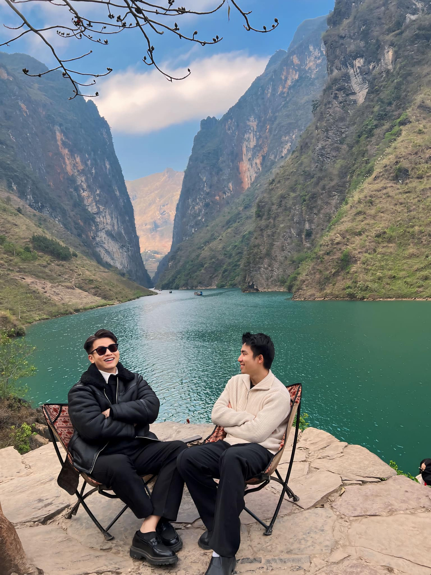 Một trong những lý do khiến cặp đôi có thêm nhiều sự yêu mến chính là ở tính cách lạc quan, trưởng thành của cả hai.