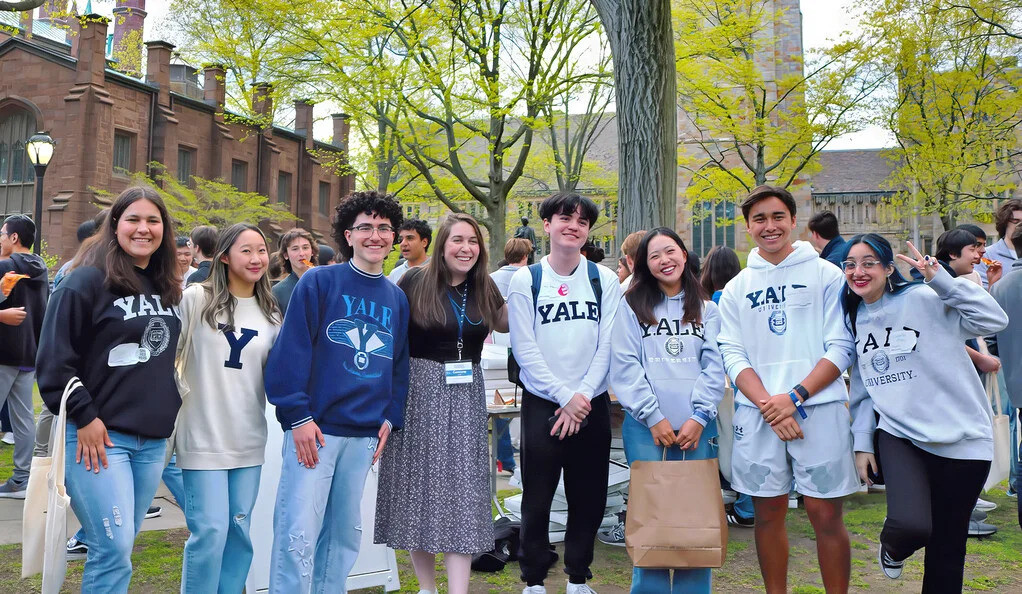 Quyết định trên được đưa ra dựa trên thống kê của nhà trường rằng các bài thi chuẩn hóa có thể dự đoán được kết quả học tập của sinh viên. Quyết định trên được đưa ra dựa trên thống kê của nhà trường rằng các bài thi chuẩn hóa có thể dự đoán được kết quả học tập của sinh viên.