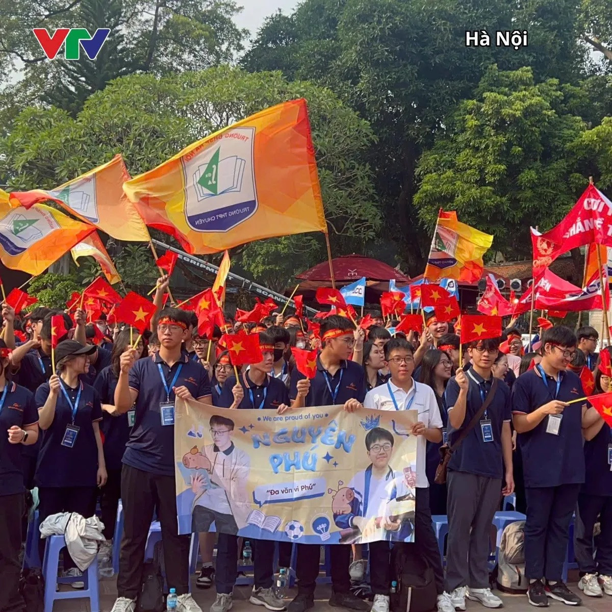 Điểm cầu Hà Nội với sự dẫn dắt của MC Công Tố cũng rất được chờ mong. Điểm cầu Hà Nội với sự dẫn dắt của MC Công Tố cũng rất được chờ mong.