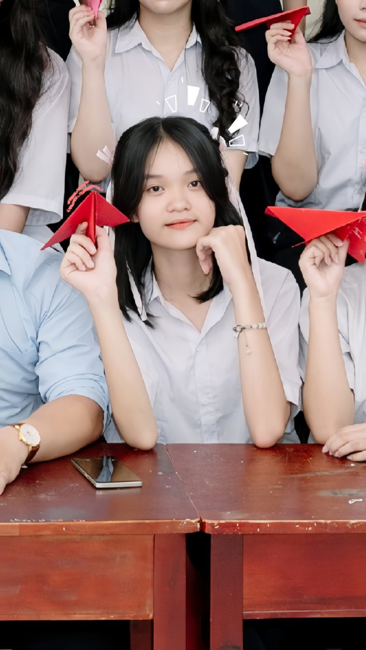 Hoài Thương cũng hồi hộp như bao người bạn đồng trang lứa vào lúc này.