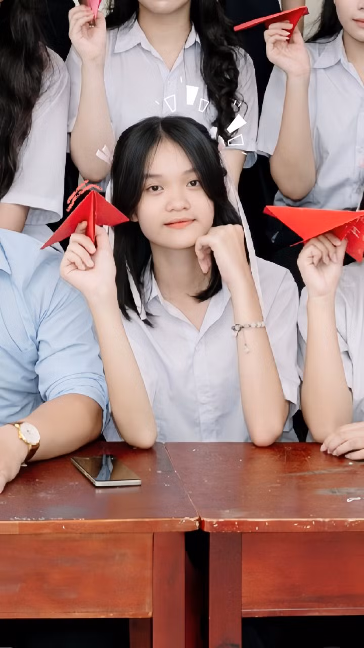 Hoài Thương cũng hồi hộp như bao người bạn đồng trang lứa vào lúc này.