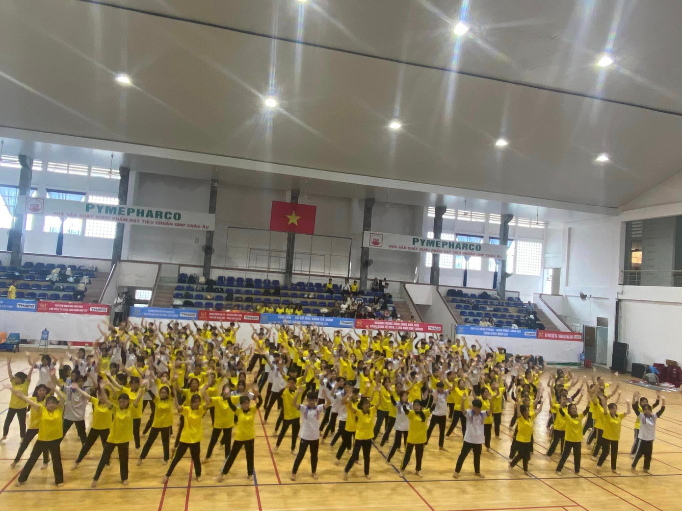 Các cổ động viên tại Phú Yên đã nhanh chóng thích nghi với địa điểm đặt điểm cầu mới. Ảnh: fanpage THPT Lê Hồng Phong (Tây Hòa, Phú Yên). Các cổ động viên tại Phú Yên đã nhanh chóng thích nghi với địa điểm đặt điểm cầu mới. Ảnh: fanpage THPT Lê Hồng Phong (Tây Hòa, Phú Yên).