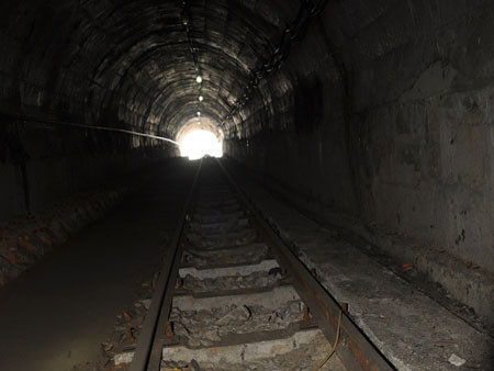 Đường tời dẫn xuống hầm than. Ảnh: Minh họa