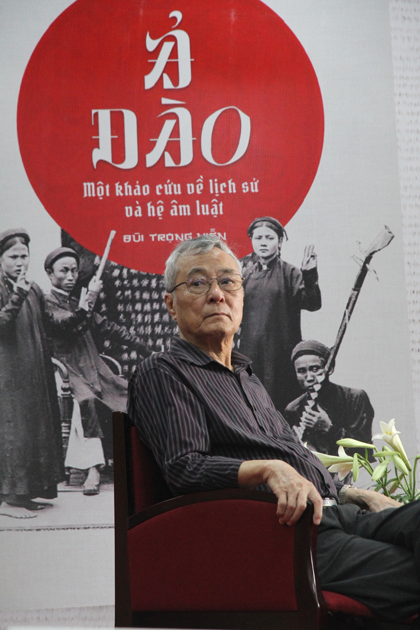 Nhà nghiên cứu Đặng Hoành Loan tại buổi ra mắt sách của Bùi Trọng Hiền. Ảnh:N.M.Hà Nhà nghiên cứu Đặng Hoành Loan tại buổi ra mắt sách của Bùi Trọng Hiền. Ảnh:N.M.Hà