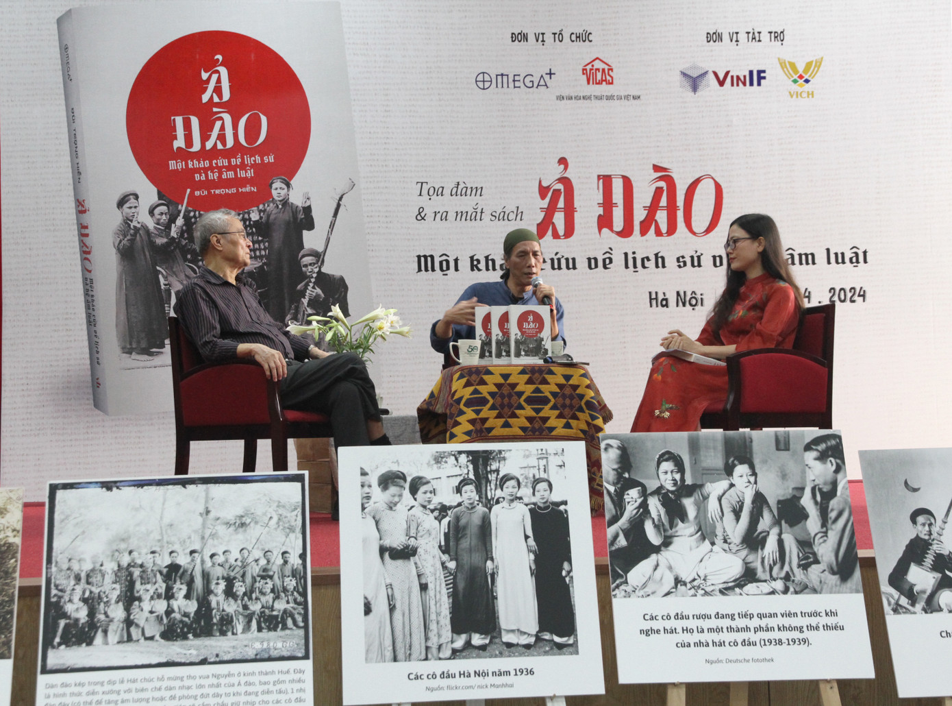 Buổi ra mắt sách Ả đào - Một khảo cứu về lịch sử và hệ âm luật thu hút khoảng 150 cử tọa, chủ yếu là người trẻ. Ảnh: N.M.Hà Buổi ra mắt sách Ả đào - Một khảo cứu về lịch sử và hệ âm luật thu hút khoảng 150 cử tọa, chủ yếu là người trẻ. Ảnh: N.M.Hà