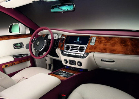 Hai tông màu này cũng lặp lại ở nội thất