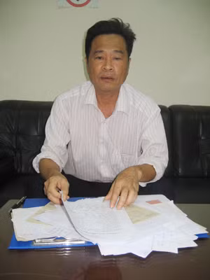 Ông Nguyễn Văn Tuyên (trú tại Hà Nội) khiếu nại việc hưởng chế độ nhiễm chất độc hoá học sau nhiều năm chưa được giải quyết. Ảnh: K.N
