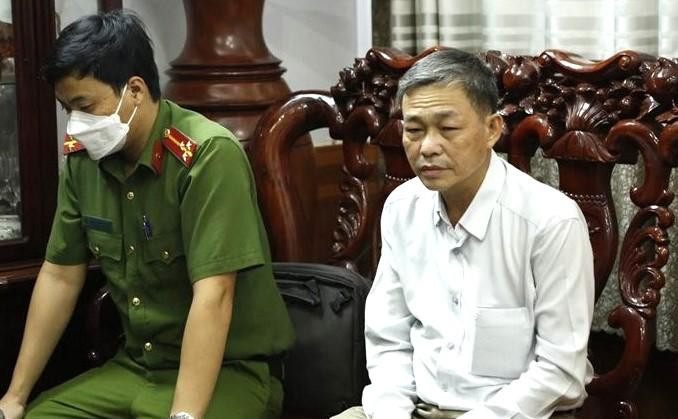 Bị can Đỗ Việt Hùng - nguyên Phó giám đốc Trung tâm Y tế Dĩ An bị bắt vào cuối tháng 6