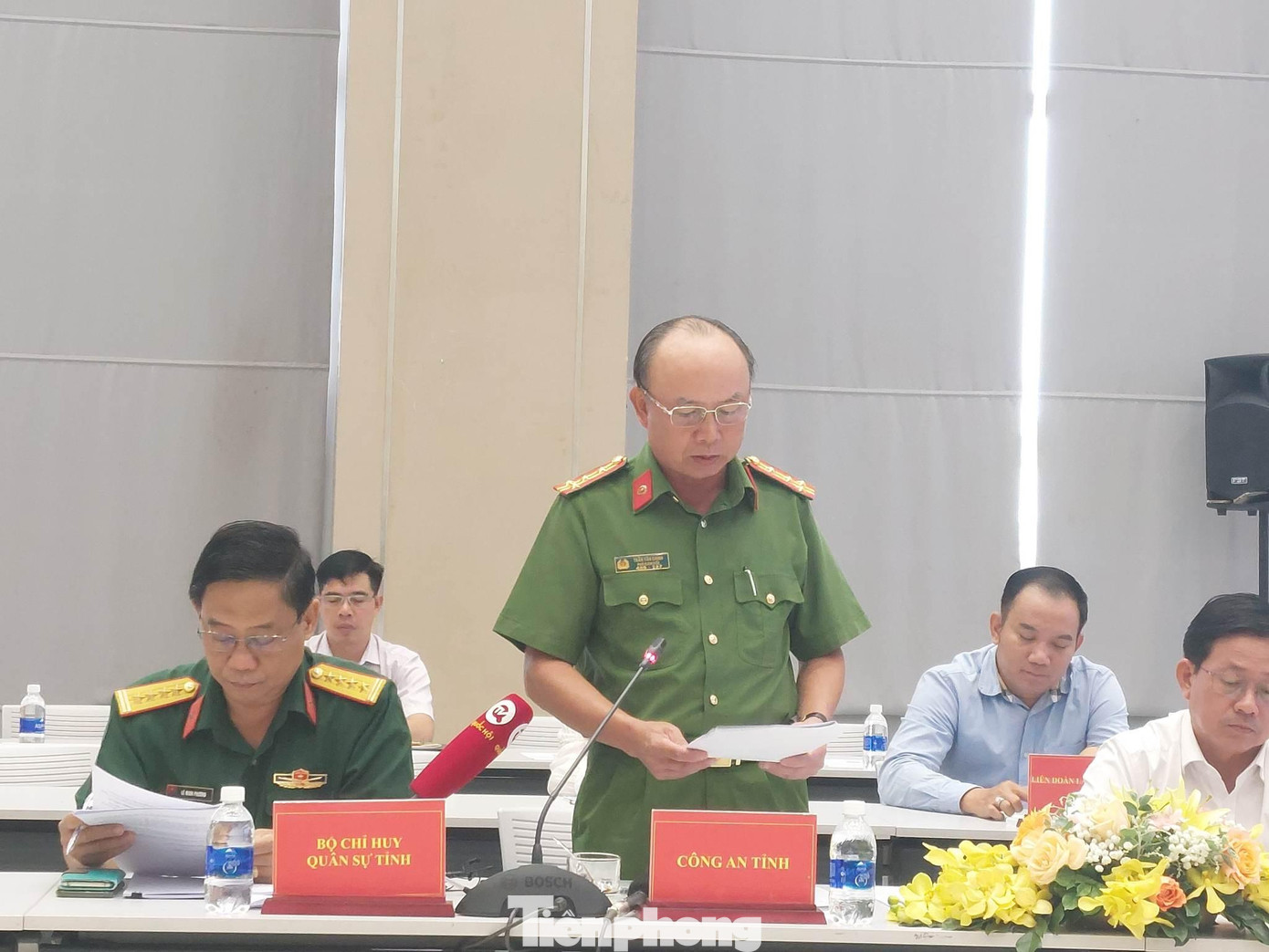 Đại tá Trần Văn Chính thông tin tại họp báo