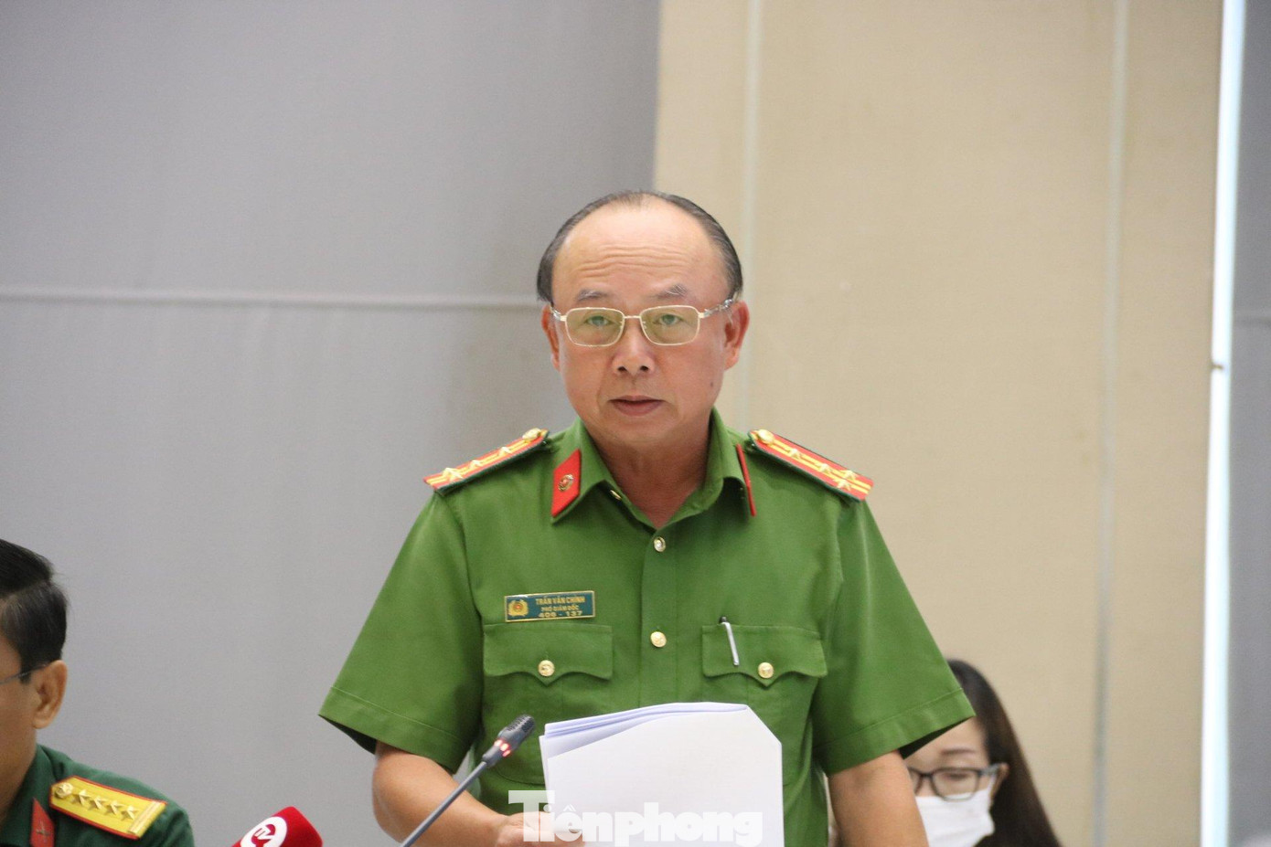 Đại tá Trần Văn Chính thông tin tại họp báo Đại tá Trần Văn Chính thông tin tại họp báo