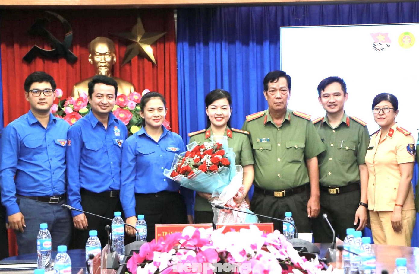 Chị Hồ Thanh Thảo (giữa) làm Bí thư Đoàn TNCS Hồ Chí Minh Công an tỉnh Bình Dương