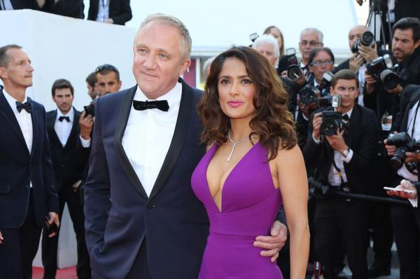 Body bốc lửa của sao nữ có chồng góp 100 triệu euro để phục dựng nhà thờ Đức Bà ảnh 2