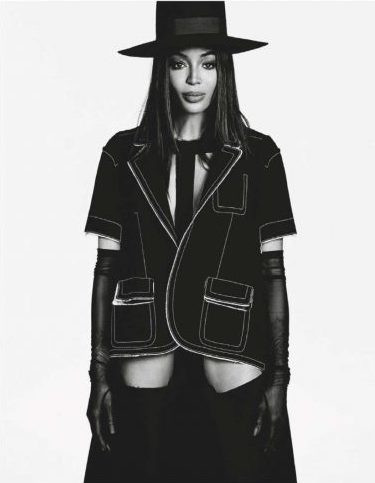 'Báo đen' huyền thoại Naomi Campbell nuột nà, gợi cảm bất ngờ ở tuổi 48 ảnh 4