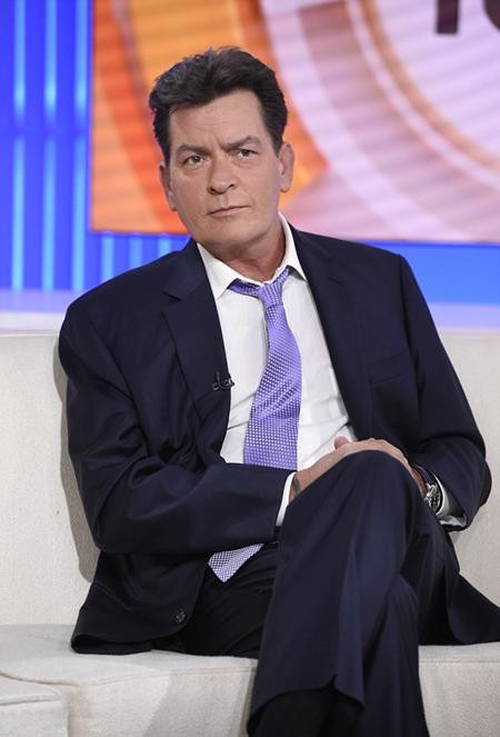 Tài tử nhiễm HIV Charlie Sheen bị lộ một loạt clip nóng ảnh 2