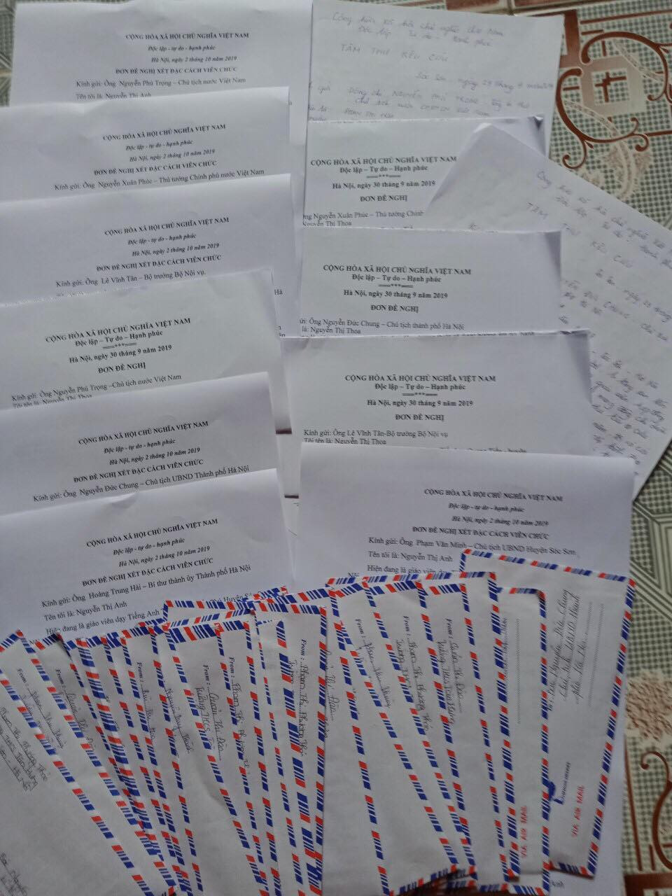 Hơn 400 giáo viên kiến nghị Hà Nội tạm hoãn kế hoạch tuyển dụng ảnh 1