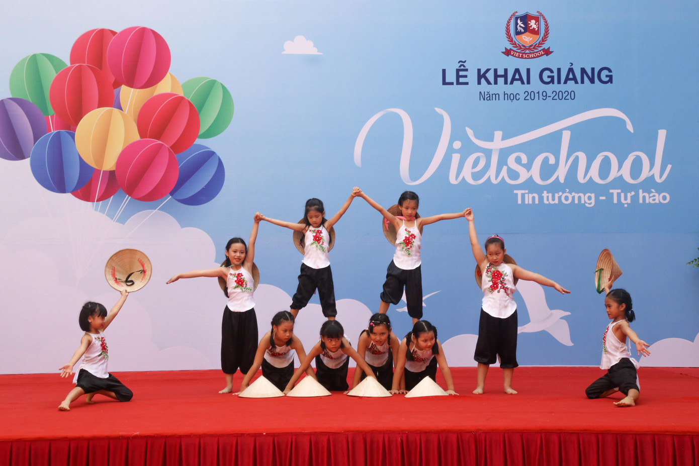 Lễ khai giảng đậm bản sắc văn hóa ngôi trường khai phóng đầu tiên của Việt Nam ảnh 3