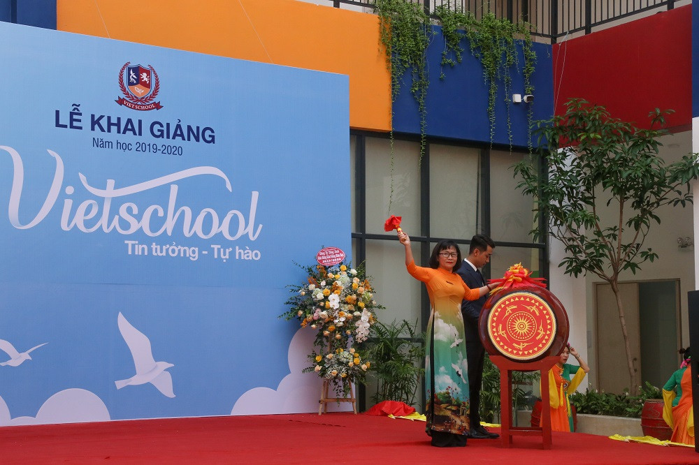 Lễ khai giảng đậm bản sắc văn hóa ngôi trường khai phóng đầu tiên của Việt Nam ảnh 1