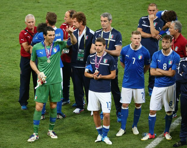 Italy: Đại diện từ UEFA; Tham dự với tư cách á quân Euro 2012 (do nhà vô đich Tây Ban Nha đã tham dự với tư cách ĐKVĐ World Cup). Italy: Đại diện UEFA; Tham dự với tư cách á quân Euro 2012 (do nhà vô đich Tây Ban Nha đã tham dự với tư cách ĐKVĐ World)
