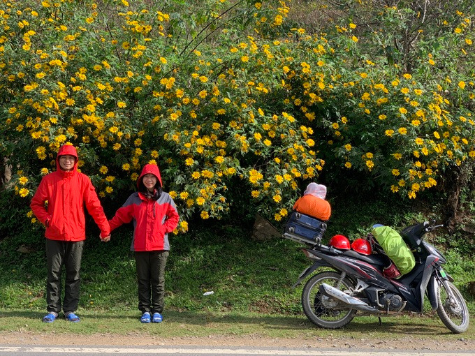 Anh Lập và chị Diễm quen nhau nhờ có chung sở thích du lịch bụi, đam mê trekking, leo núi. Tính cách của họ cũng có sự tương đồng, hơi dân dã, phóng khoáng và hài hước (Ảnh: Cỏ).