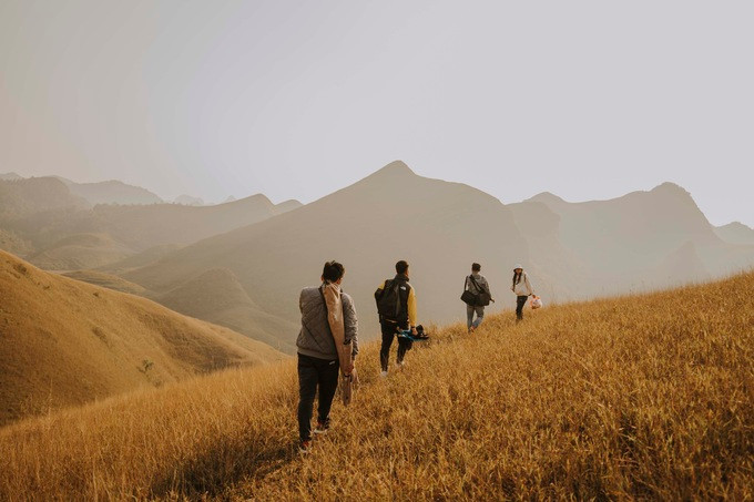 Mùa cỏ cháy đẹp lạ ở huyện Hạ Lang thu hút nhiều tín đồ xê dịch và giới nhiếp ảnh tới chụp hình, check-in (Ảnh: Trần Mạnh Hoàn). Mùa cỏ cháy đẹp lạ ở huyện Hạ Lang thu hút nhiều tín đồ xê dịch và giới nhiếp ảnh tới chụp hình, check-in (Ảnh: Trần Mạnh Hoàn).