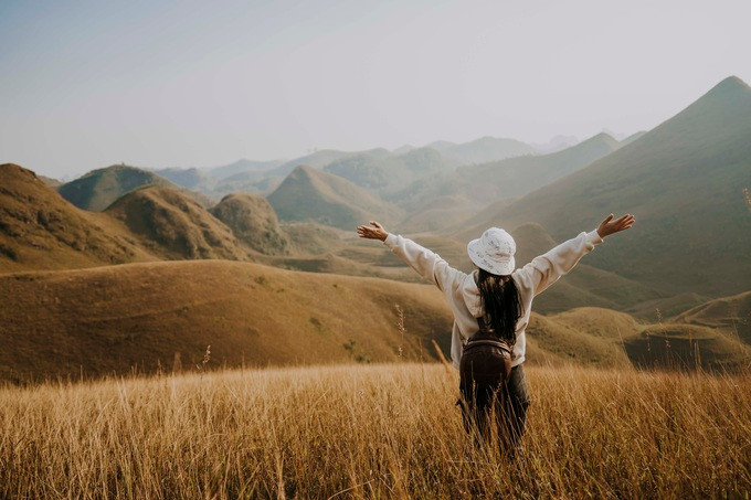 Thời điểm lý tưởng để du khách chụp hình với mùa cỏ cháy nơi đây là từ tháng 10, tháng 11 đến tháng 1 năm sau (Ảnh: Trần Mạnh Hoàn). Thời điểm lý tưởng để du khách chụp hình với mùa cỏ cháy nơi đây là từ tháng 10, tháng 11 đến tháng 1 năm sau (Ảnh: Trần Mạnh Hoàn).