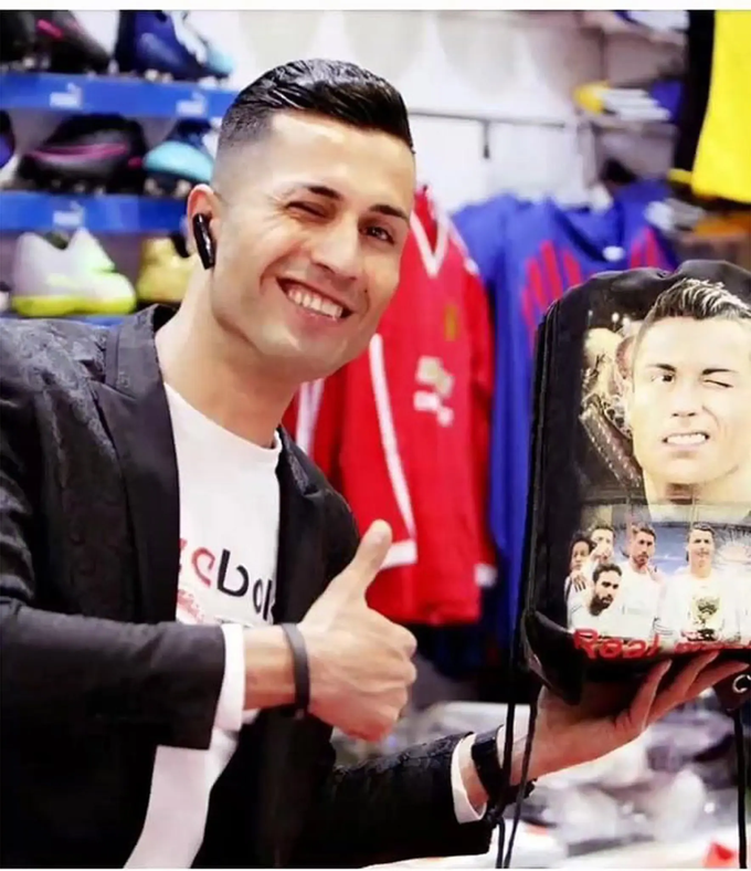 Bewar Abdullah đã cược rằng Bồ Đào Nha hoặc Brazil sẽ giành được World Cup (Ảnh: Jam Press/Bewar Abdullah).