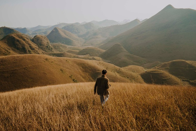 Khoảng đầu tháng 12, khi trời lạnh, hanh khô và có nắng nhẹ là thời điểm lý tưởng nhất để du khách chụp hình mùa cỏ cháy ở huyện Hạ Lang (Ảnh: Trần Mạnh Hoàn). Khoảng đầu tháng 12, khi trời lạnh, hanh khô và có nắng nhẹ là thời điểm lý tưởng nhất để du khách chụp hình mùa cỏ cháy ở huyện Hạ Lang (Ảnh: Trần Mạnh Hoàn).