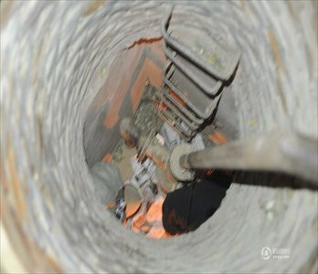 Bên trong giếng là rất nhiều thiết bị công cộng