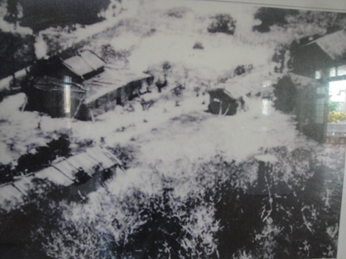 Các cơ sở hành chính của Việt Nam đã được xây dựng và tồn tại, hoạt động từ lâu trên quần đảo Hoàng Sa. Ảnh trên chụp từ trước năm 1945. Tuy nhiên, gần đây Trung Quốc cho xây dựng cái gọi là 'thành phố Tam Sa' trên quần đảo Hoàng Sa thuộc chủ quyền Việt Nam. Các cơ sở hành chính của Việt Nam trên quần đảo Hoàng Sa trước năm 1970