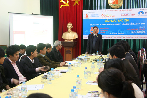 Buổi họp báo chia sẻ thông tin chương trình nhắn tin xoa dịu nỗi đau da cam 24-2. Ảnh: X.T