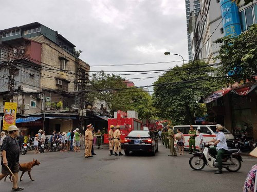 ẢNH: Hiện trường vụ sập nhà 3 tầng kinh hoàng ở Cửa Bắc ảnh 11