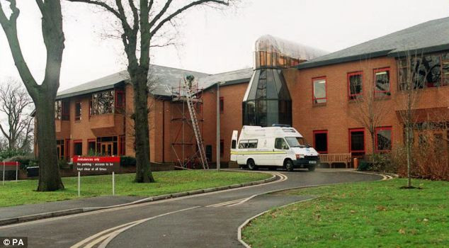 Bệnh viện Frenchay ở Bristol nơi Natasha được mổ não và cột sống nhưng cô đã qua đời sau đó vì tổn thương phổi do ung thư. Bệnh viện Frenchay ở Bristol nơi Natasha được mổ não và cột sống nhưng cô đã qua đời sau đó vì tổn thương phổi do ung thư