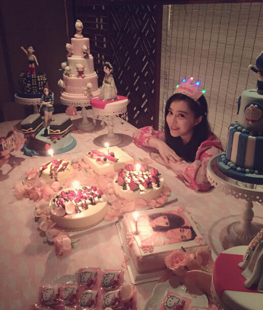 Phạm Băng Băng lộ ảnh đắm đuối 'khóa môi' tình nhân ảnh 10