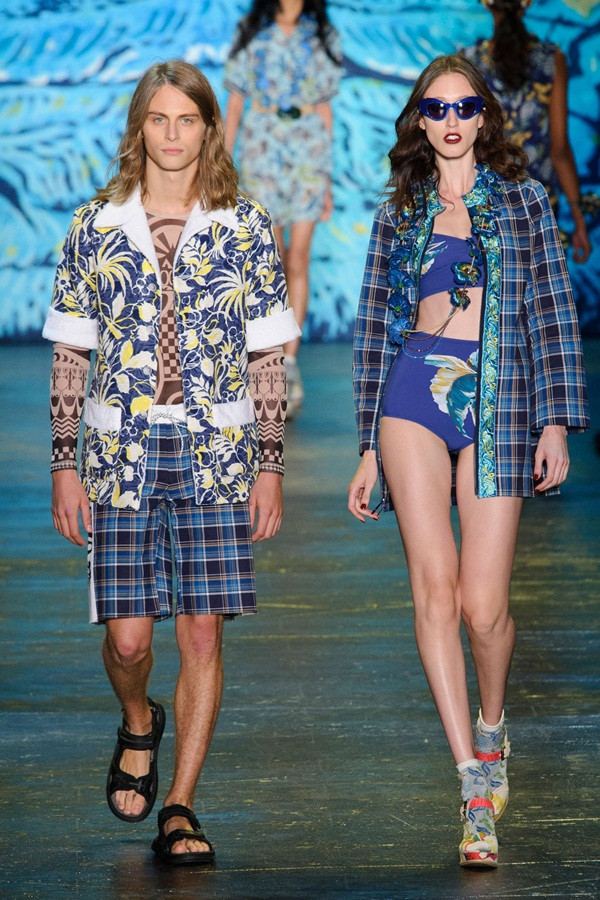 Váy áo miền nhiệt đới rực rỡ của Anna Sui xuân hè 2016 ảnh 8