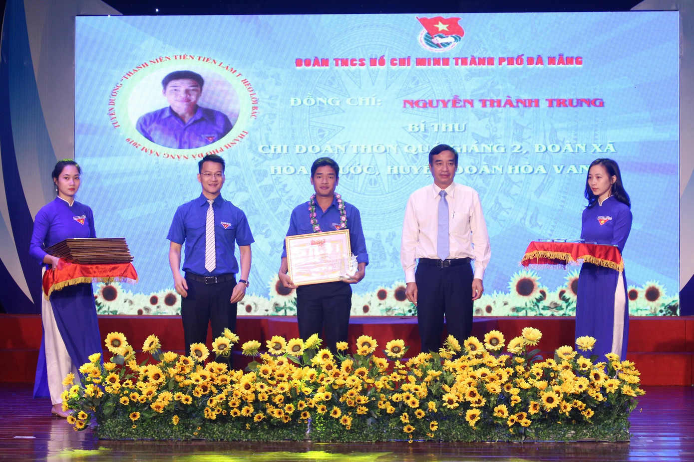 Tuyên dương 20 chi đoàn tiên tiến làm theo lời Bác ảnh 1