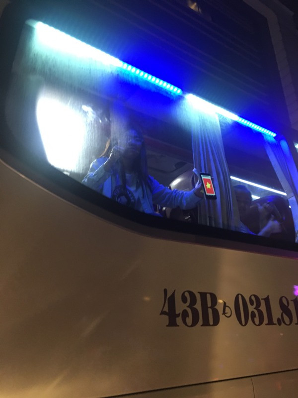 Muôn kiểu ăn mừng chiến thắng 'bá đạo' của người dân Đà Nẵng ảnh 15