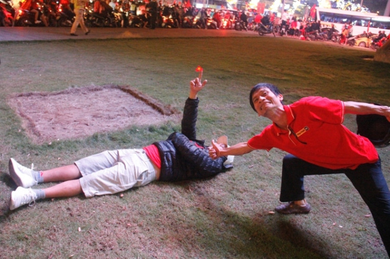 1001 kiểu diễn phố ăn mừng U23 Việt Nam của cổ động viên Đà thành ảnh 9