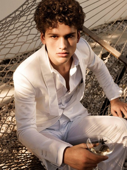 Simon Nessman tham gia làng mẫu đã được 6 năm