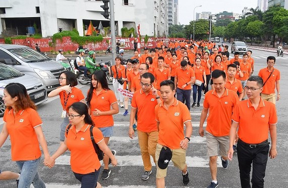 Chinh phục 13 vòng Trái đất gây quỹ xây dựng sân chơi thiếu nhi ảnh 2