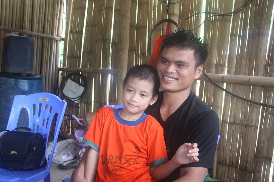 Cứu người trong mưa lũ, hai bạn trẻ được trao huy hiệu 'Tuổi trẻ dũng cảm' ảnh 13