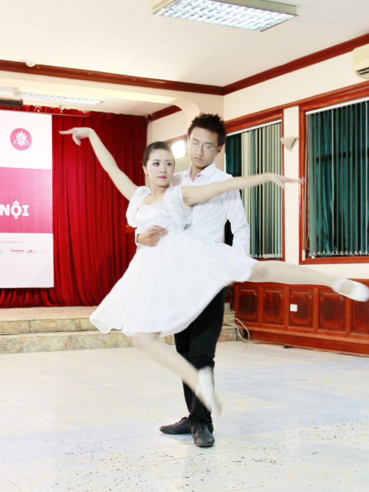 Đỗ Bích Ngọc (ĐH Công Đoàn) với bản balet 