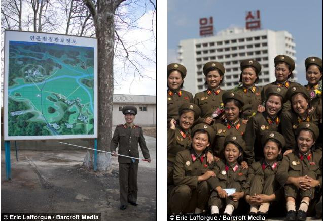 Nhóm học viên của trường quân sự ở Triều Tiên tạo dáng chụp ảnh (phải) và một nam binh lính tươi cười trước tấm bản đồ . Nhóm học viên của trường quân sự ở Triều Tiên tạo dáng chụp ảnh (phải) và một nam binh lính tươi cười trước tấm bản đồ