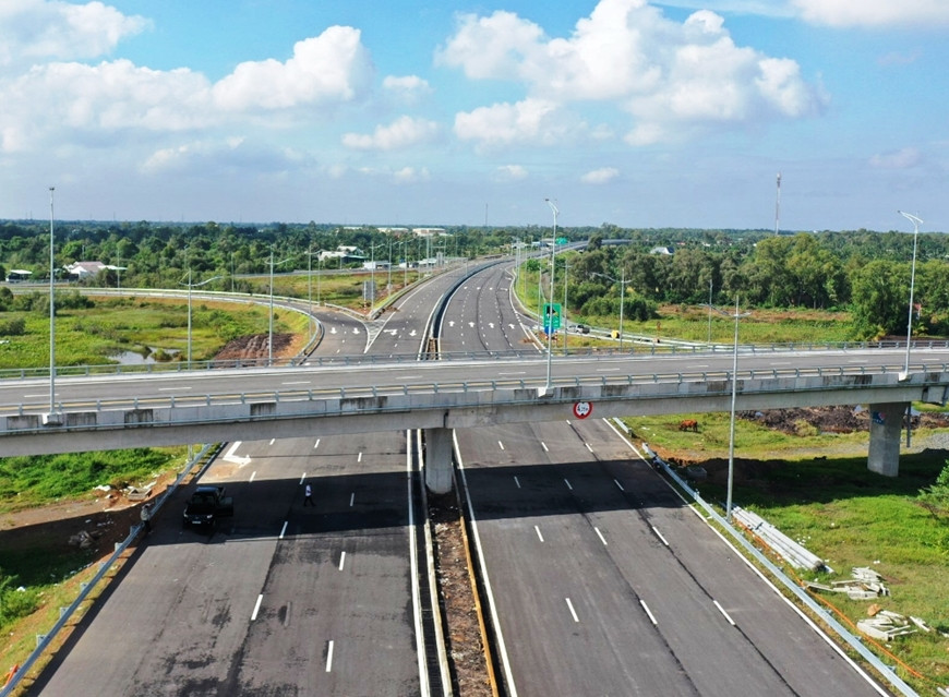 Cao tốc Trung Lương - Mỹ Thuận 4 làn xe.