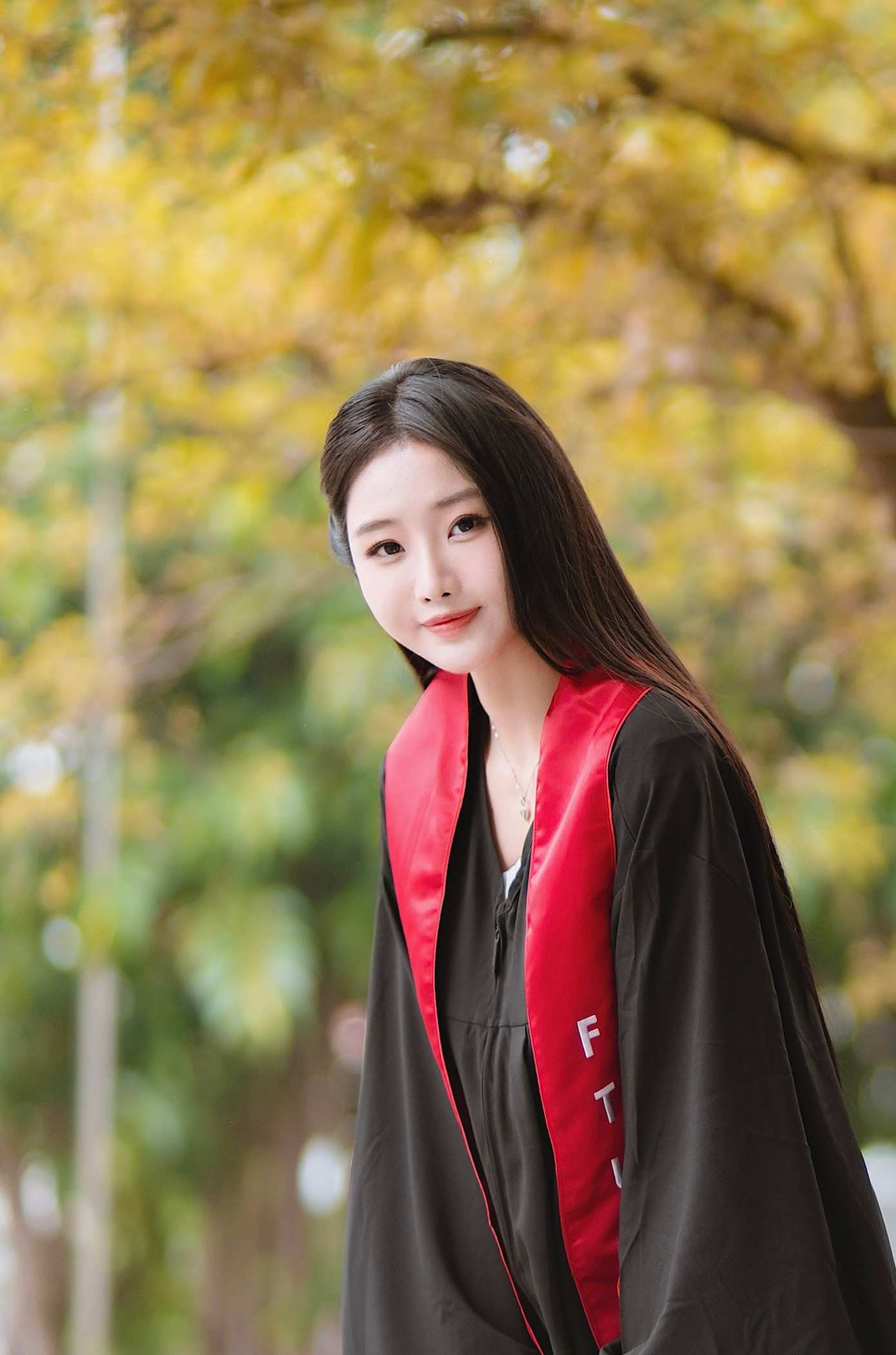 Minh Thúy được biết đến là một hoa khôi của khoa Ngôn ngữ Anh trường Đại học Ngoại Thương Minh Thúy được biết đến là một hoa khôi của khoa Ngôn ngữ Anh trường Đại học Ngoại Thương