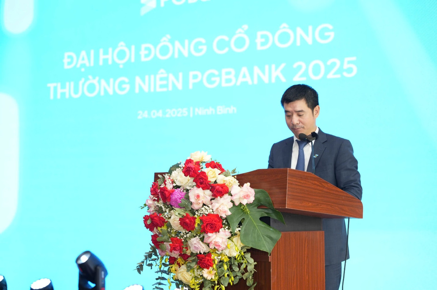 Ông Nguyễn Văn Hương TGD PGBank phát biểu tại đại hội