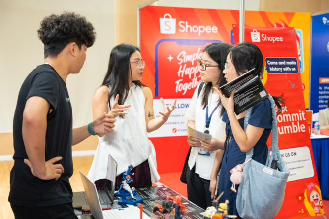 VinUni Career Day 2025 thu hút sự tham gia của hơn 50 doanh nghiệp lớn trong và ngoài nước