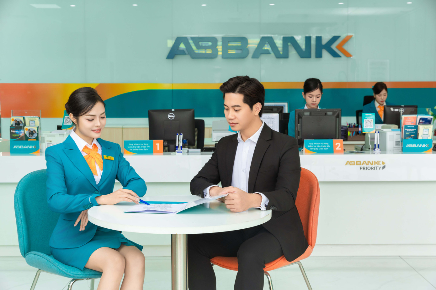 Năm 2024, số lượng khách hàng của ABBANK có sự tăng trưởng tích cực nhờ việc cung cấp các giải pháp tài chính dựa trên sự am hiểu thị trường vi mô và liên tục cải tiến nâng cao trải nghiệm Khách hàng.